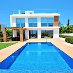 فيلة Coral Elite Residences كورال باي