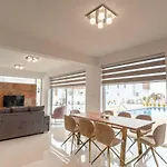 فيلة Coral Elite Residences